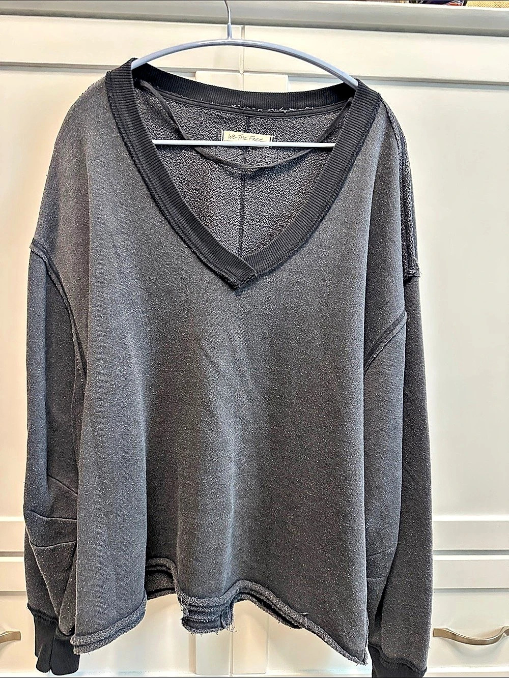 We The Free Venice V-Neck Sweatshirt V-Neck Sweatshirt in Black Size Medium